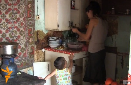 Բազմազավակ ընտանիքը 4 տարի վարձով է ապրում քայքայված տնակում (video)